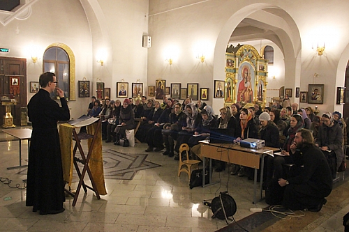 В Новокосино открылись церковные курсы русского жестового языка В Новокосино открылись церковные курсы русского жестового языка